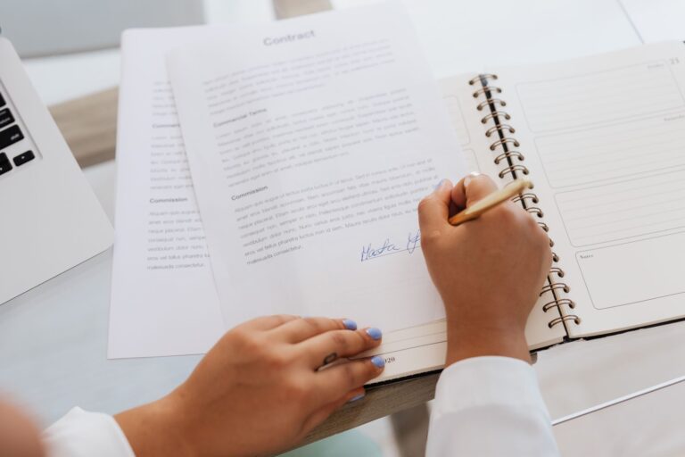 Faq 5 Avoiding vendor lock-in: signing an HR software contract with commercial terms on the page