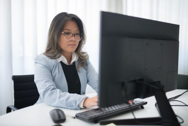 Faq 1 Cloud computing in HR software: an HR manager using a cloud HR platform in a modern office