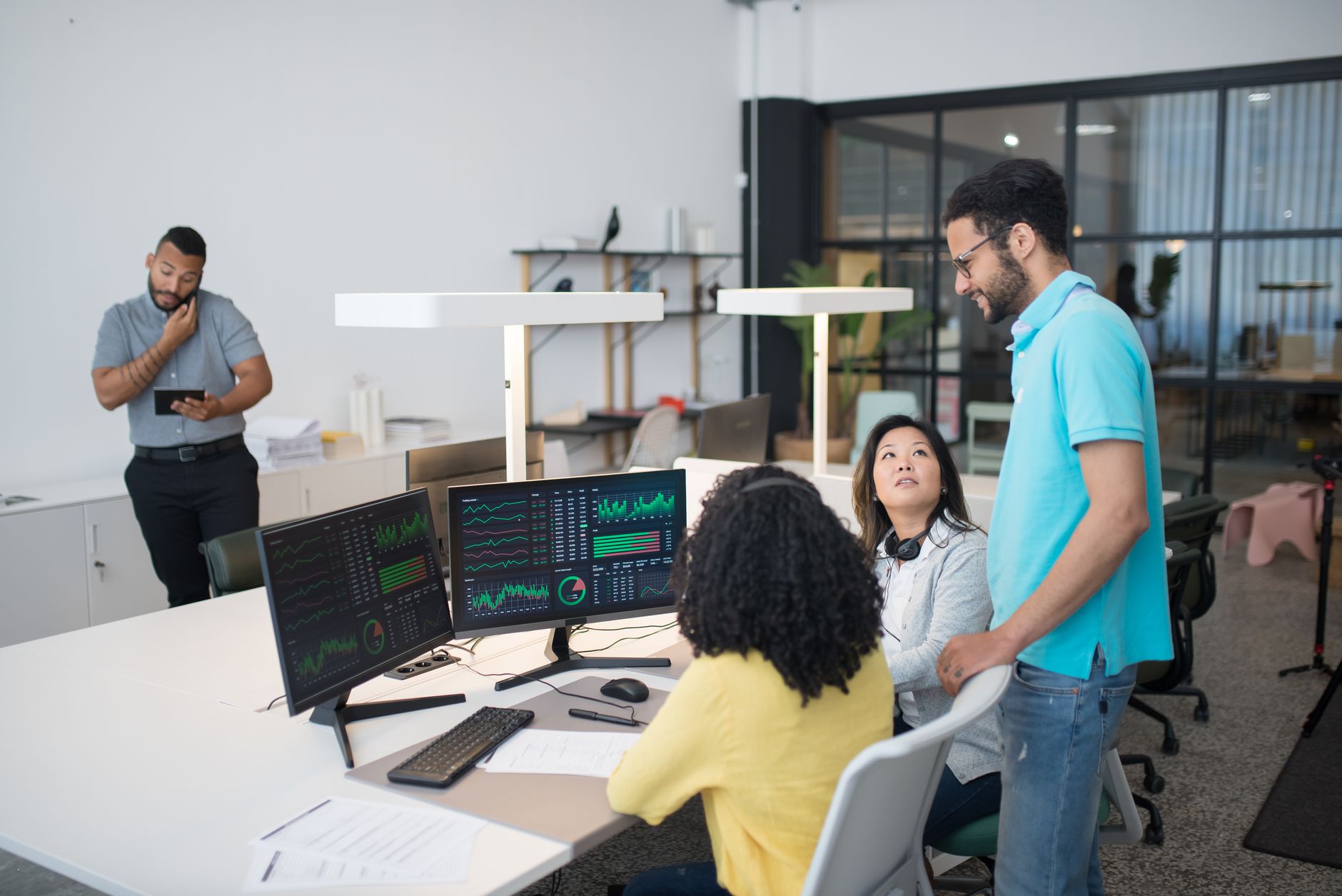 cloud HR market size: HR team reviewing workforce data in a modern office